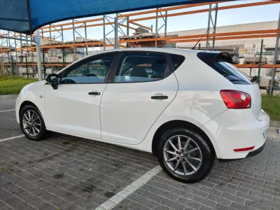 SEAT Ibiza 2015 - 7990 EUR, 159000 km - AUTO.MOTO.pt - 159000km - foto 8 de 13