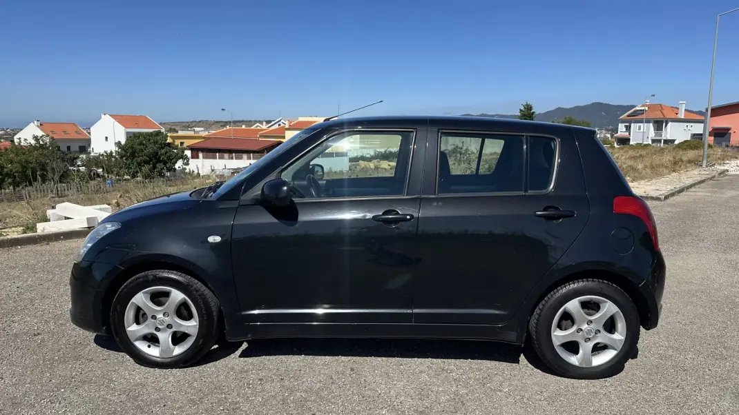 Suzuki Swift 2007 - 3250 EUR, 260000 km - 260000km - foto 4 de 9