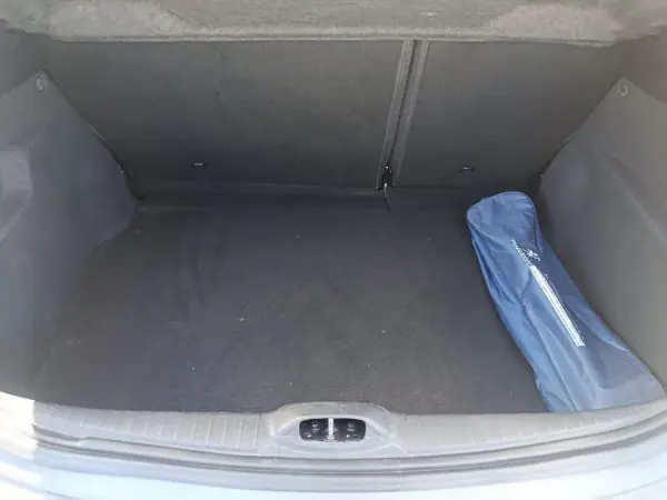 Peugeot 208 2019 - 11900 EUR, 104199 km - AUTO.MOTO.pt - 104199km - foto 18 de 26