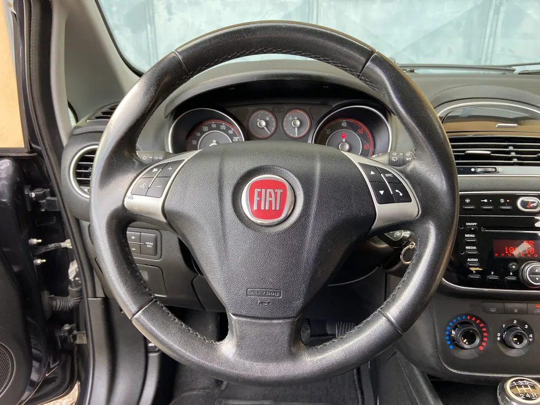 Fiat Punto 2014 - 7890 EUR, 176200 km - AUTO.MOTO.pt - 176200km - foto 14 de 14