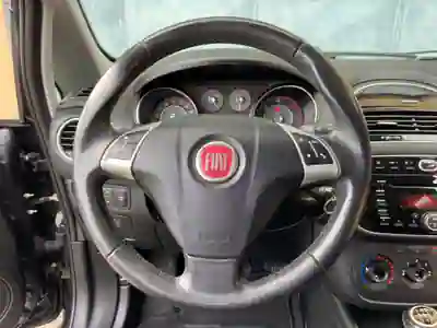 Fiat Punto 2014 - 7890 EUR, 176200 km - AUTO.MOTO.pt - 176200km - foto 14 de 14