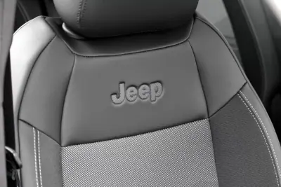 Jeep Avenger 2025 - 23750 EUR, 20000 km - AUTO.MOTO.pt - 20000km - foto 14 de 23