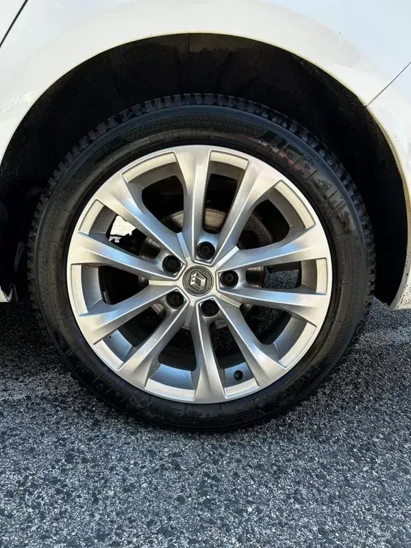 Renault Mégane 2019 - 14250 EUR, 135000 km - AUTO.MOTO.pt - 135000km - foto 10 de 39