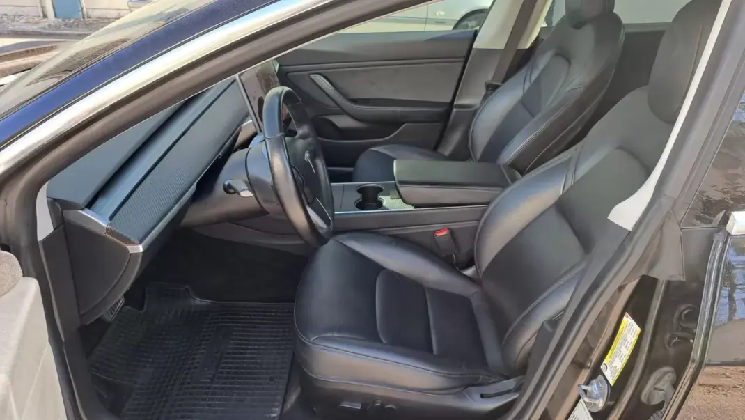 Tesla Model 3 2019 - 22500 EUR, 113000 km - 113000km - foto 32 de 53