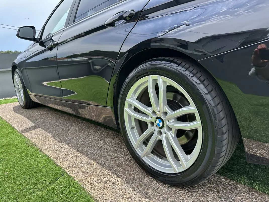 BMW 318 2015 - 14900 EUR, 173000 km - AUTO.MOTO.pt - 173000km - foto 19 de 62