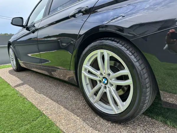 BMW 318 2015 - 13900 EUR, 173000 km - AUTO.MOTO.pt - 173000km - foto 19 de 62