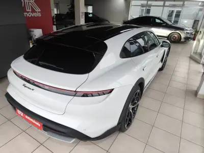Porsche Taycan Cross Turismo 2022 - 65750 EUR, 55800 km - AUTO.MOTO.pt - 55800km - foto 12 de 40