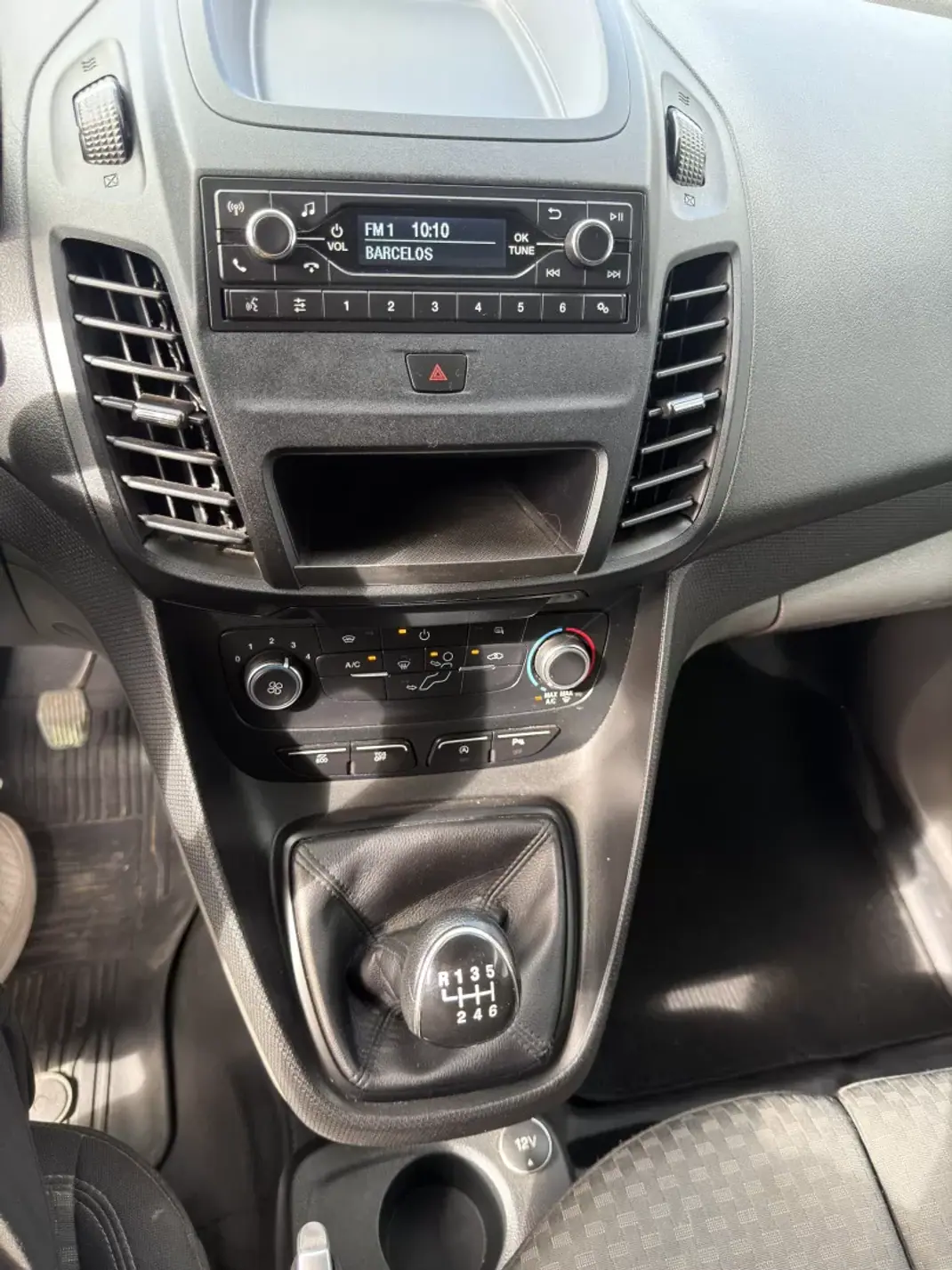 Ford Transit Connect 2018 - 12990 EUR, 152000 km - AUTO.MOTO.pt - 152000km - foto 16 de 20