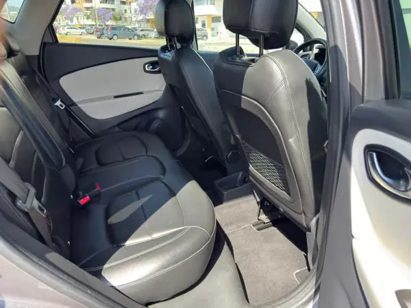 Renault Captur 2017 - 13995 EUR, 95250 km - AUTO.MOTO.pt - 95250km - foto 13 de 48