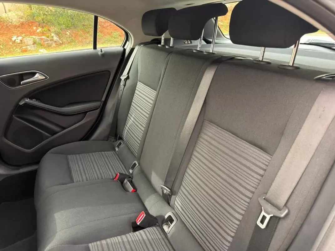 Mercedes-Benz A 160 2015 - 12900 EUR, 160650 km - AUTO.MOTO.pt - 160650km - foto 16 de 25