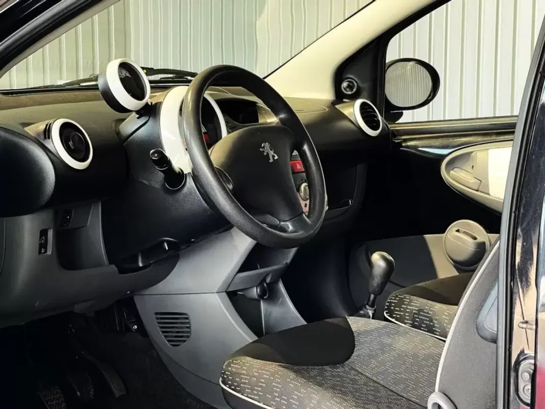 Peugeot 107 2011 - 6500 EUR, 168500 km - AUTO.MOTO.pt - 168500km - foto 8 de 39