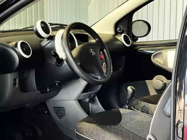 Peugeot 107 2011 - 6500 EUR, 168500 km - AUTO.MOTO.pt - 168500km - foto 8 de 39