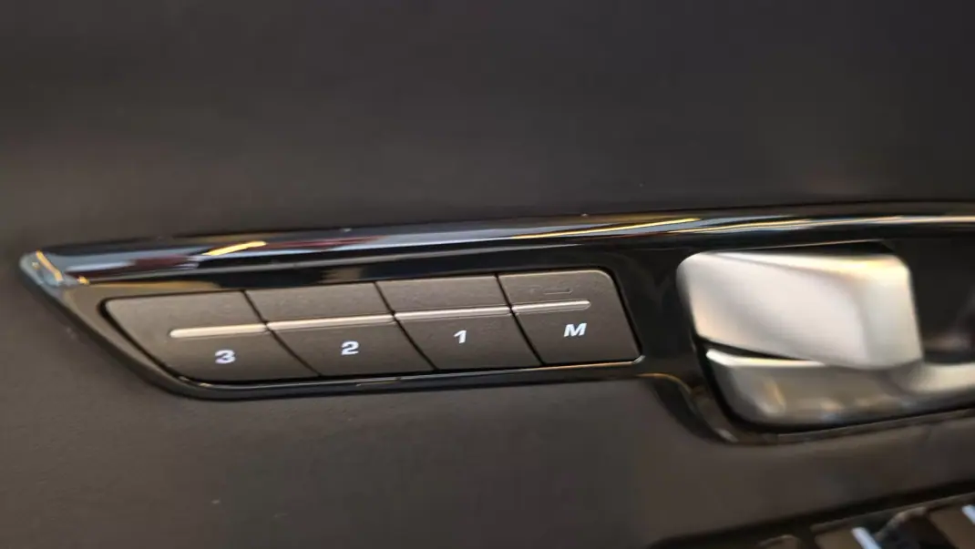 Land Rover Range Rover Evoque Cabrio 2017 - 28750 EUR, 133417 km - 133417km - foto 36 de 62