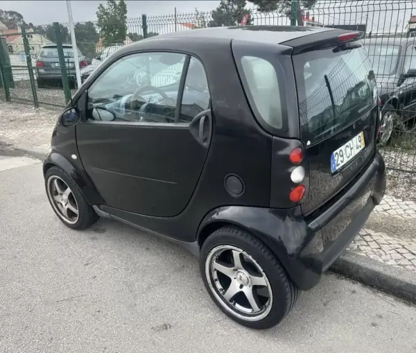 Smart Fortwo Cabrio 2000 - 2550 EUR, 208000 km - AUTO.MOTO.pt - 208000km - foto 2 de 3