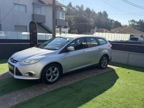 Ford Focus 2014 — photo 3 of 30