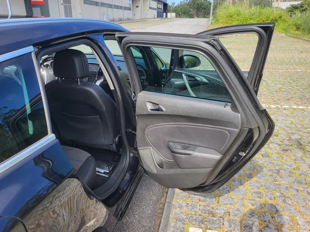Opel Astra Sports Tourer 2011 - 6599 EUR, 190000 km - AUTO.MOTO.pt - 190000km - foto 5 de 14