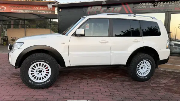 Mitsubishi Pajero 2010 - 29990 EUR, 215000 km - AUTO.MOTO.pt - 215000km - foto 8 de 38