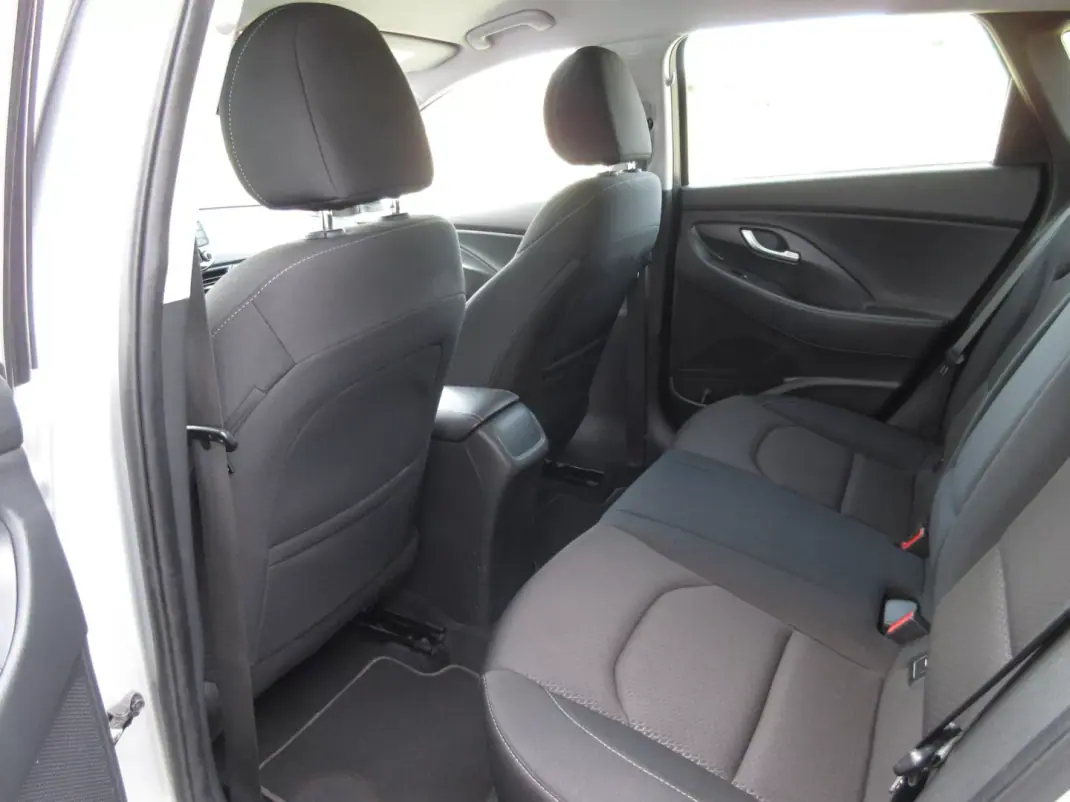 Hyundai i30 2019 - 14990 EUR, 108000 km - 108000km - foto 22 de 42