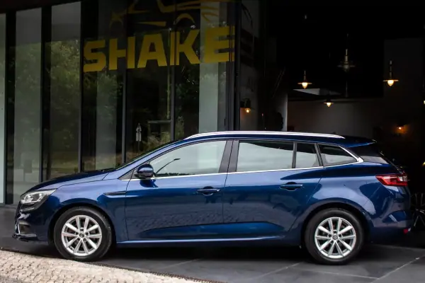 Renault Mégane Sport Tourer 2018 - 9990 EUR, 330112 km - AUTO.MOTO.pt - 330112km - foto 2 de 38