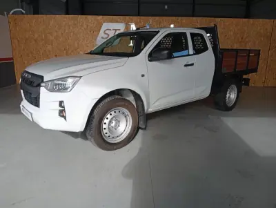 Isuzu D-MAX 2.5 4WD 2022 - 32900 EUR, 57200 km - AUTO.MOTO.pt - 57200km - foto 2 de 15