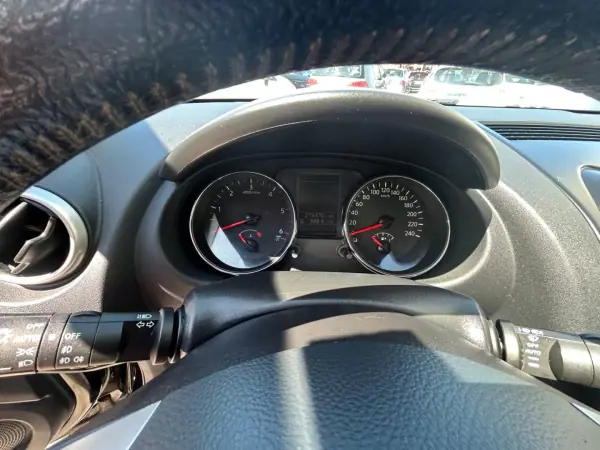 Nissan Qashqai 2011 - 7500 EUR, 218470 km - AUTO.MOTO.pt - 218470km - foto 12 de 20