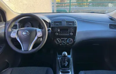 Nissan Pulsar 2015 — photo 6 of 9