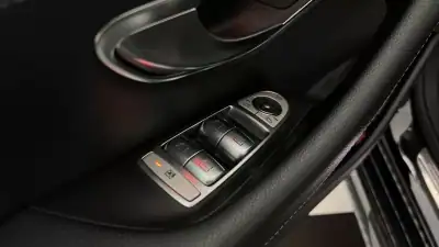 Mercedes-Benz E 300 2022 - 42990 EUR, 90455 km - AUTO.MOTO.pt - 90455km - foto 39 de 43