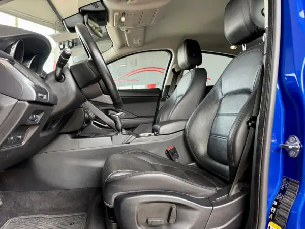 Jaguar E-Pace 2018 - 27990 EUR, 120110 km - AUTO.MOTO.pt - 120110km - foto 9 de 32