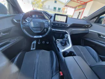 Peugeot 3008 2018 - 22500 EUR, 68000 km - AUTO.MOTO.pt - 68000km - foto 7 de 11