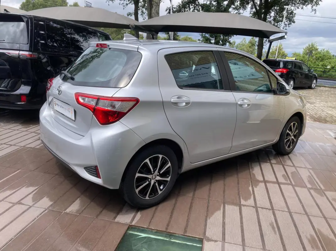 Toyota Yaris 2020 - 15900 EUR, 21350 km - AUTO.MOTO.pt - 21350km - foto 2 de 21