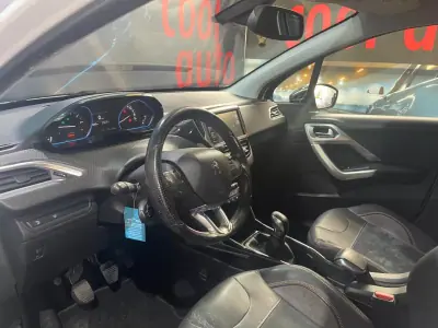 Peugeot 2008 2015 - 8500 EUR, 166000 km - AUTO.MOTO.pt - 166000km - foto 26 de 44