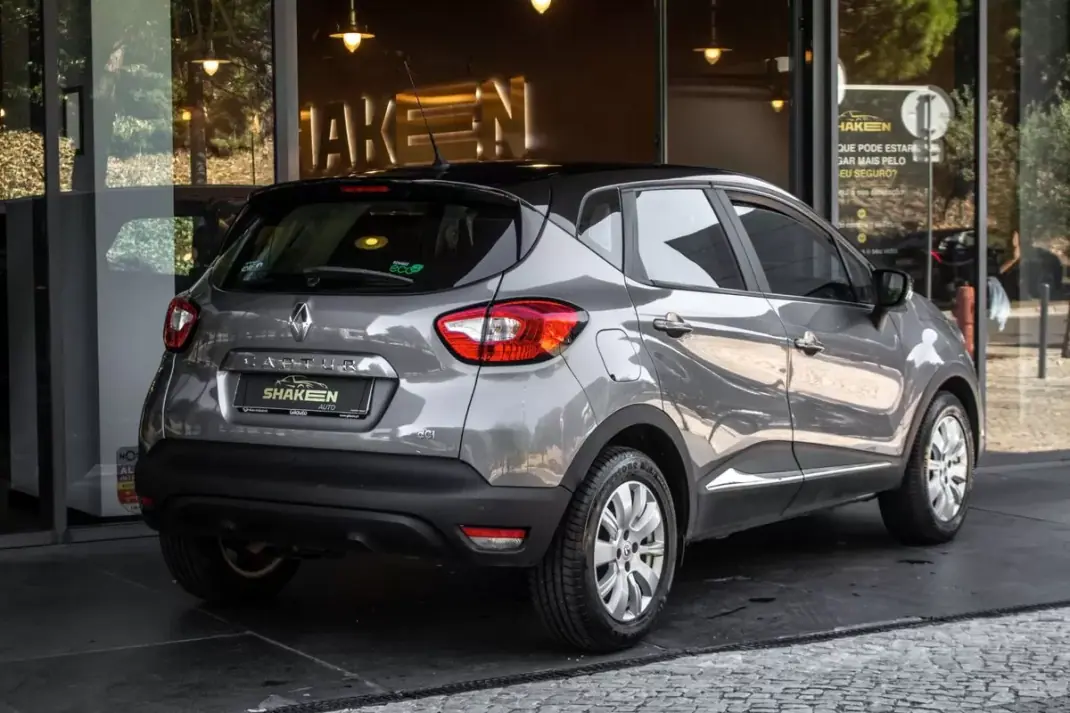 Renault Captur 2014 - 10900 EUR, 135948 km - 135948km - foto 4 de 38