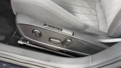 Volkswagen Golf 2021 - 21500 EUR, 96839 km - AUTO.MOTO.pt - 96839km - foto 20 de 38