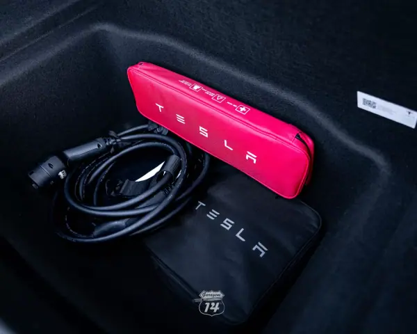 Tesla Model 3 2022 - 32990 EUR, 121900 km - AUTO.MOTO.pt - 121900km - foto 36 de 36
