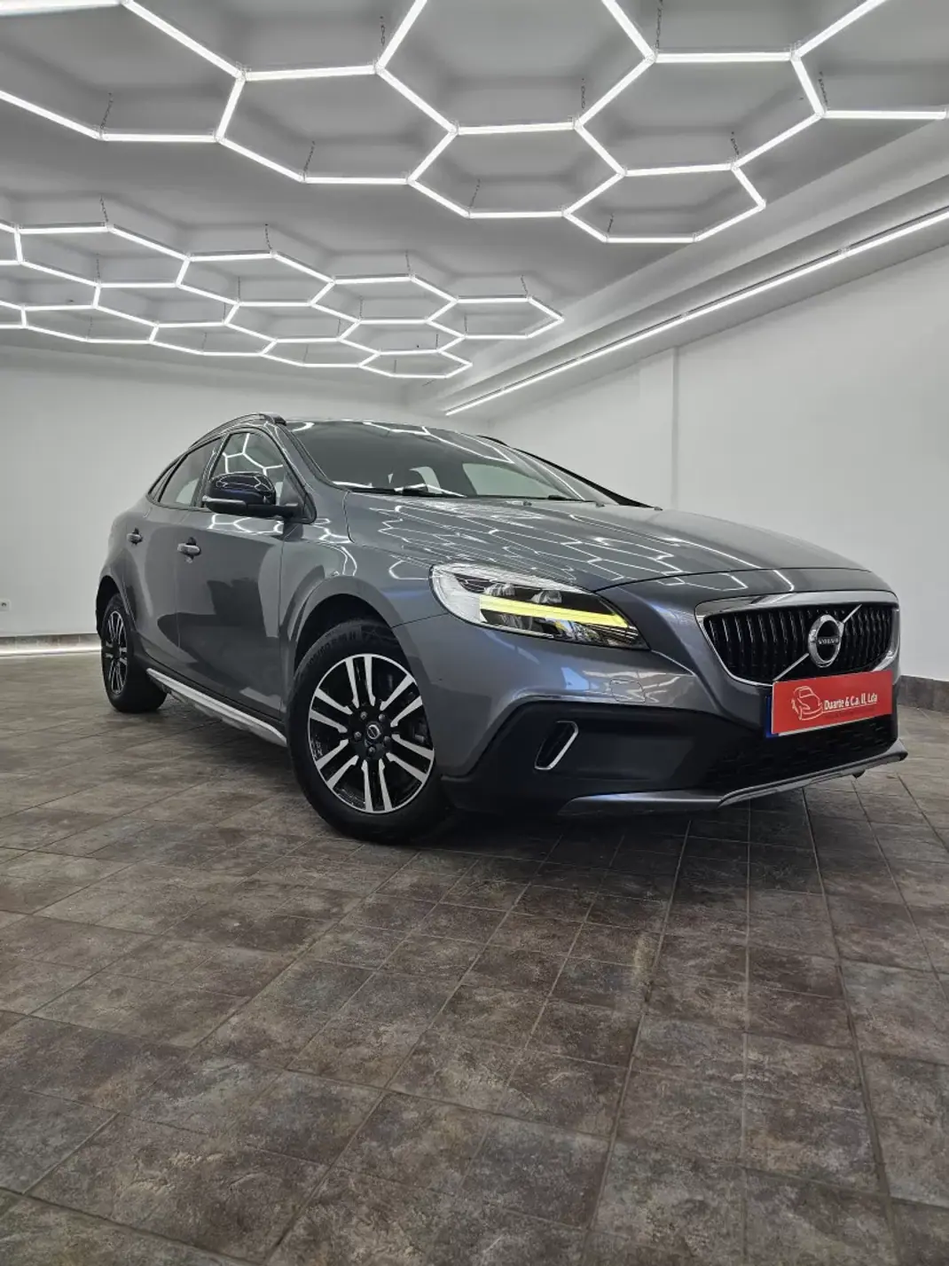 Volvo V40 Cross Country 2018 - 15000 EUR, 106816 km - 106816km - foto 22 de 40