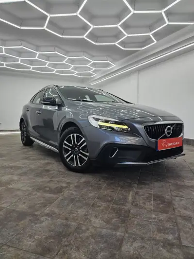 Volvo V40 Cross Country 2018 - 15000 EUR, 106816 km - 106816km - foto 22 de 40
