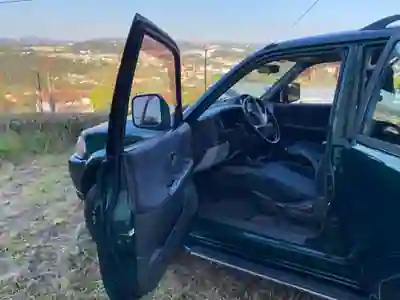 Mitsubishi Pajero 2001 - 12750 EUR, 199500 km - AUTO.MOTO.pt - 199500km - foto 11 de 11