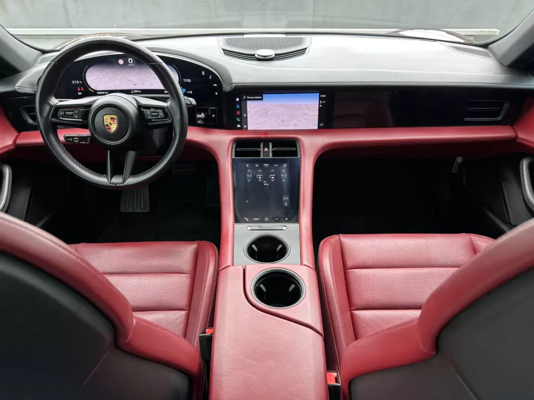 Porsche Taycan 2020 - 49900 EUR, 100000 km - AUTO.MOTO.pt - 100000km - foto 31 de 61
