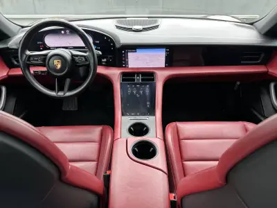 Porsche Taycan 2020 - 49900 EUR, 100000 km - AUTO.MOTO.pt - 100000km - foto 31 de 61