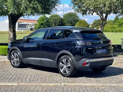 Peugeot 3008 2023 - 24900 EUR, 83000 km - AUTO.MOTO.pt - 83000km - foto 8 de 39