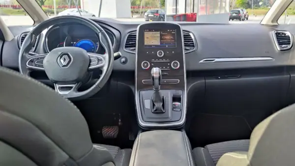 Renault Scénic 2017 - 12590 EUR, 172302 km - AUTO.MOTO.pt - 172302km - foto 7 de 38