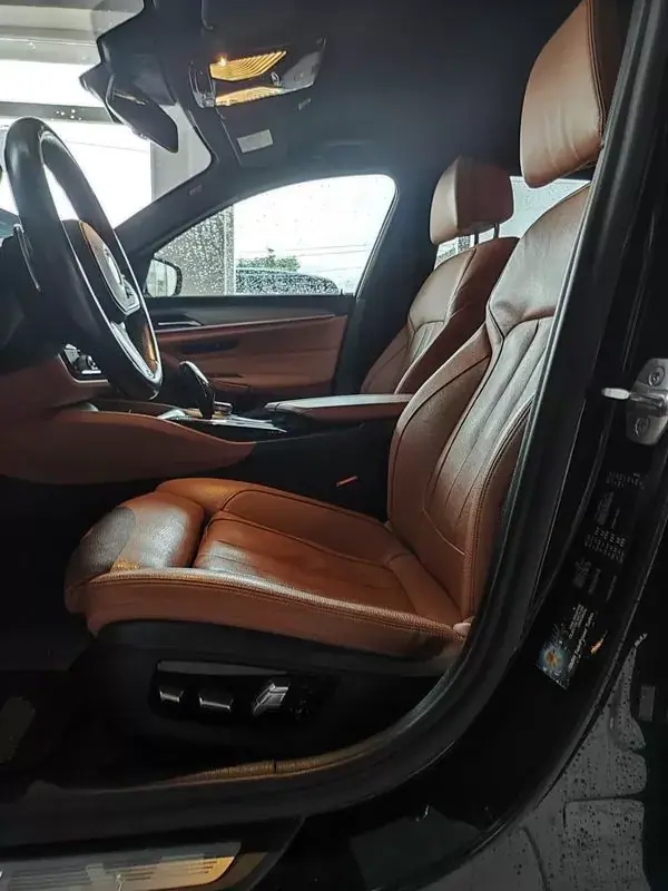 BMW 520 2017 - 27250 EUR, 149150 km - AUTO.MOTO.pt - 149150km - foto 29 de 40