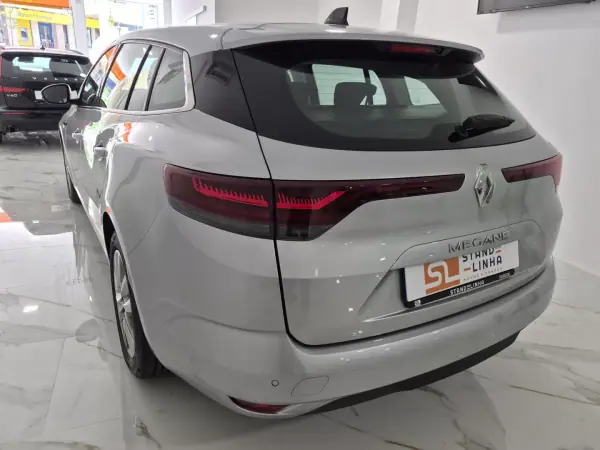 Renault Mégane Sport Tourer 2024 - 23500 EUR, 40782 km - AUTO.MOTO.pt - 40782km - foto 6 de 21