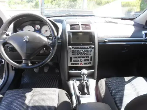 Peugeot 407 2008 - 4750 EUR, 340469 km - AUTO.MOTO.pt - 340469km - foto 11 de 13