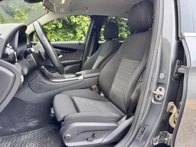 Mercedes-Benz GLC 300 2021 - 35900 EUR, 157354 km - AUTO.MOTO.pt - 157354km - foto 19 de 22