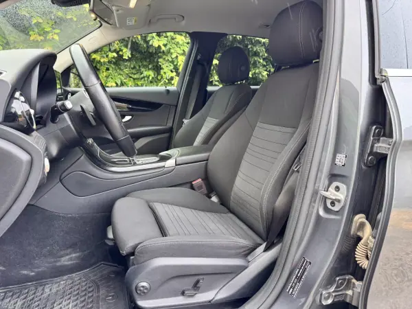 Mercedes-Benz GLC 300 2021 - 35900 EUR, 157354 km - AUTO.MOTO.pt - 157354km - foto 19 de 22