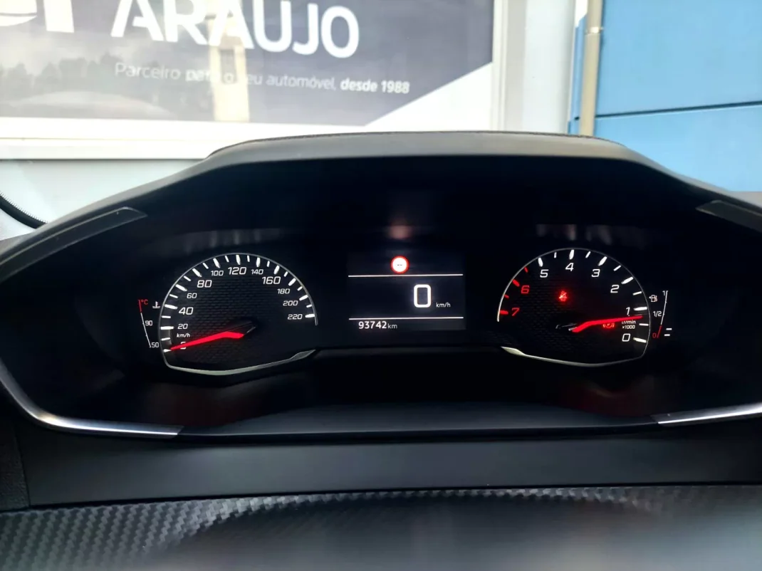 Peugeot 208 2020 - 17900 EUR, 94355 km - AUTO.MOTO.pt - 94355km - foto 17 de 23