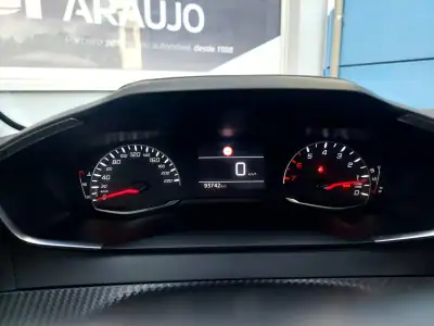 Peugeot 208 2020 - 17900 EUR, 94355 km - AUTO.MOTO.pt - 94355km - foto 17 de 23