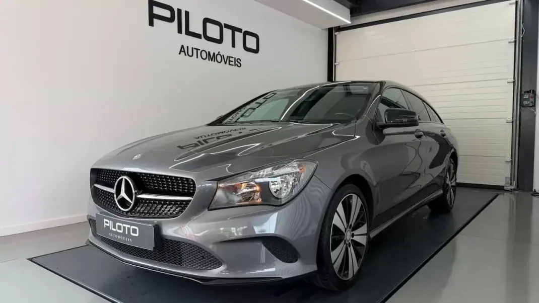 Mercedes-Benz CLA 180 2017 - 18990 EUR, 111452 km - AUTO.MOTO.pt - 111452km - foto 1 de 28