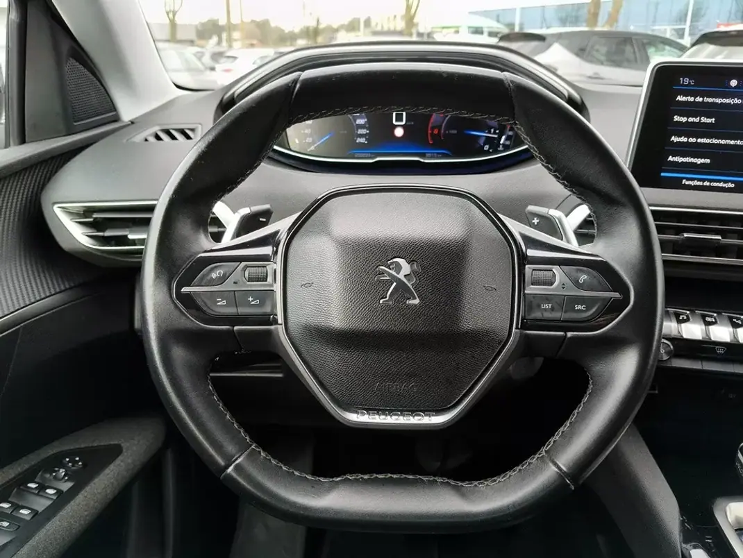 Peugeot 3008 2018 - 15990 EUR, 200391 km - AUTO.MOTO.pt - 200391km - foto 16 de 25